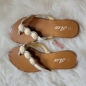 NWT Ardene Sandals